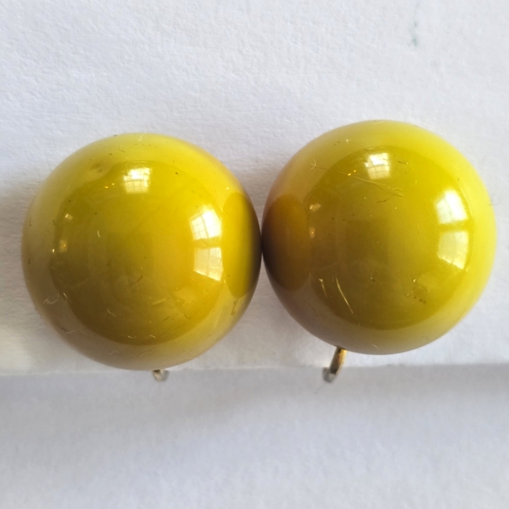 Vintage earrings clip on Plastic domed circle yellow green big chunky gold tone